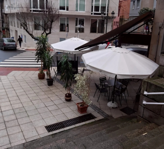 Exterior fachada cafetería Avro 540